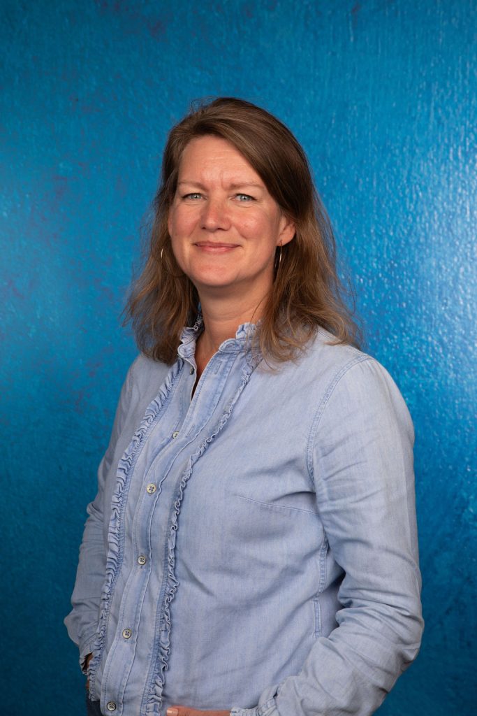 Sparklesokt23-21-1-683x1024 Contact