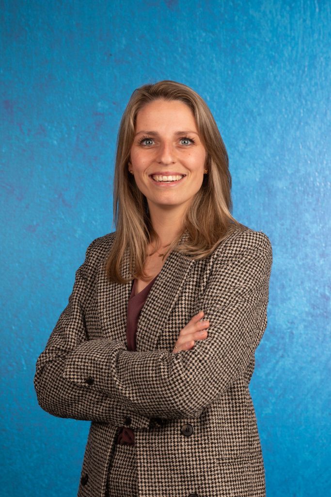 sparklessessie-812-683x1024 Contact