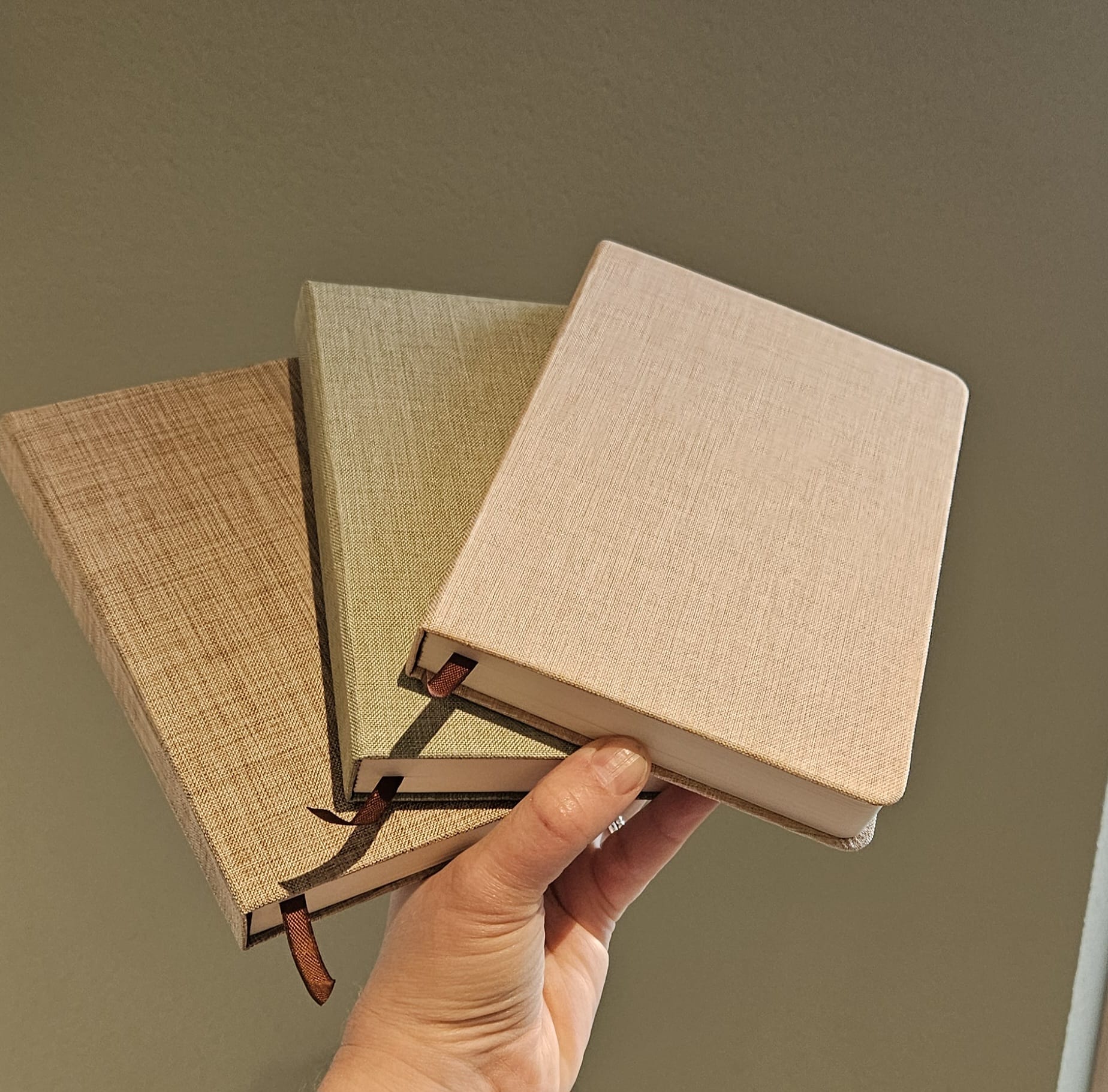 Voorbeeld-notitieboeken-3-kleuren-3 Notitieboek linnen